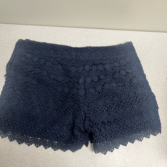Loft size 8 navy lace shorts - Picture 2 of 4